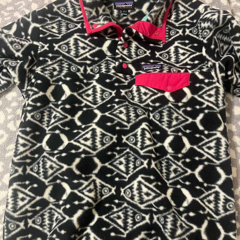 Patagonia Black and White Sweatshirt with Bold Geometric Pattern